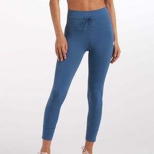 Vuori Daily Leggins - Pool Blue size Medium